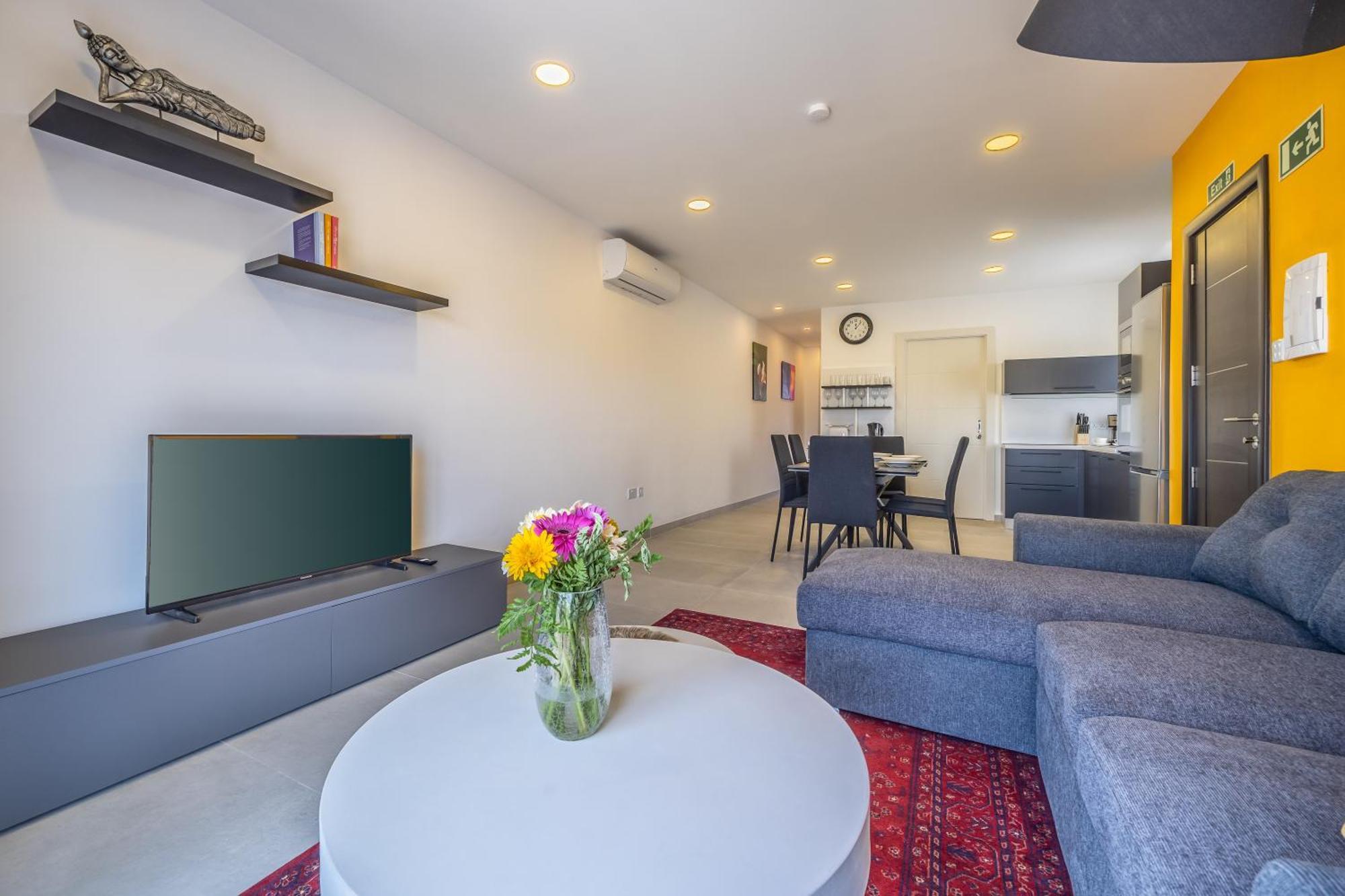 Sleek & Stylish 2Br Accommodation With Large Private Terrace - Close To Saint Julian'S & Tigne Shopping Mall Слима Экстерьер фото