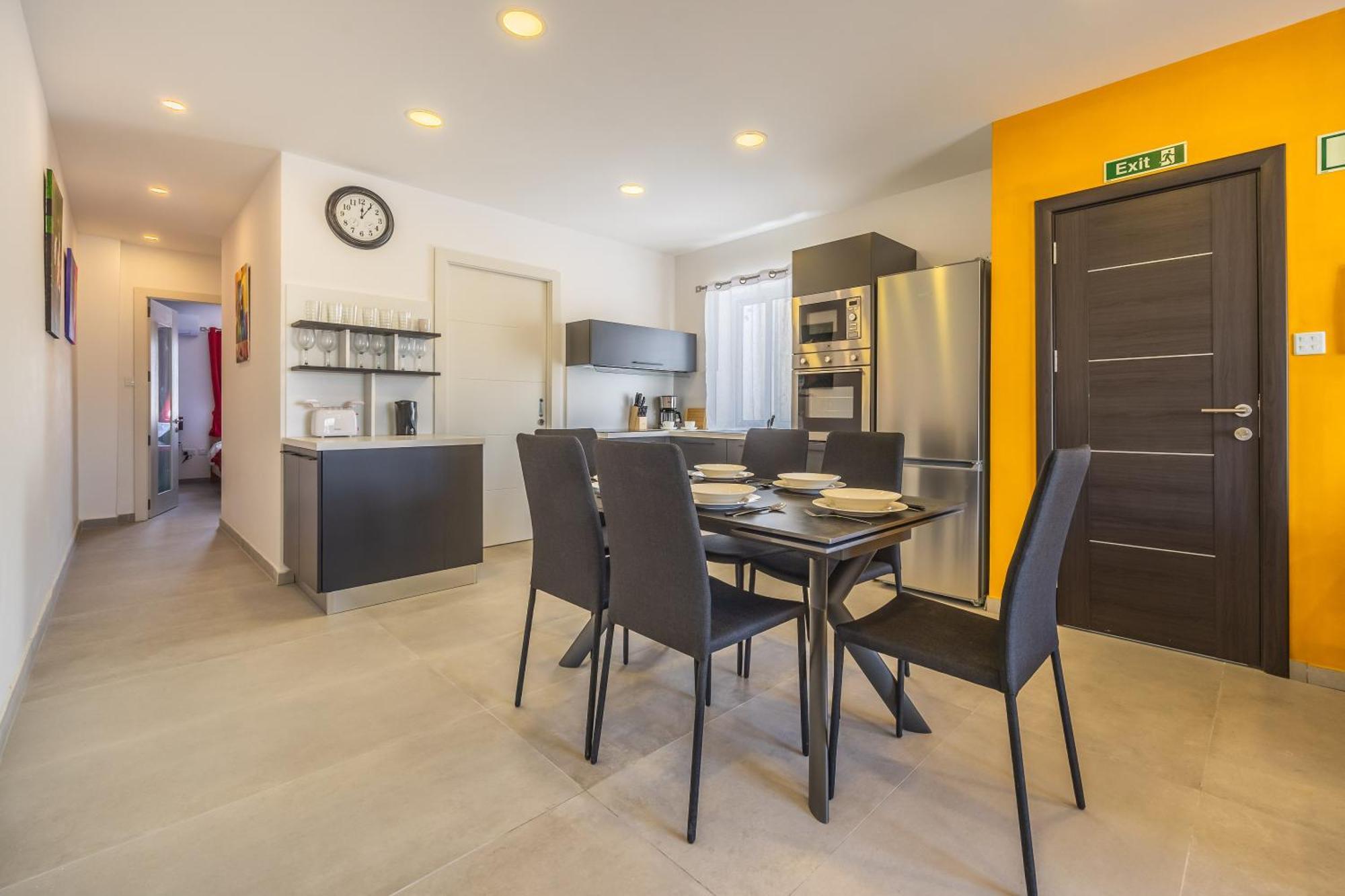 Sleek & Stylish 2Br Accommodation With Large Private Terrace - Close To Saint Julian'S & Tigne Shopping Mall Слима Экстерьер фото